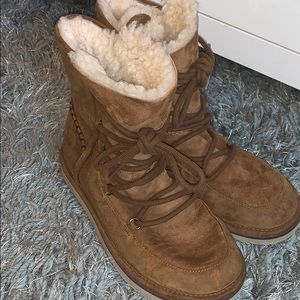 Women’s Ugg Lodge Boot- Chestnut